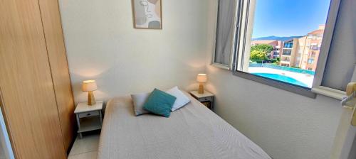 Apartment with pool near the city center