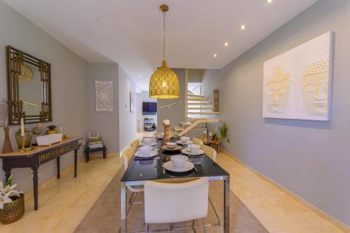 Beachfront 3BR with Direct Beach Access Marbella East