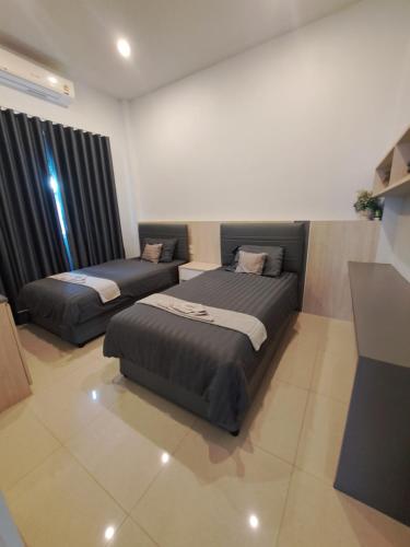 a room with two beds and a couch at Chao Pao Villa Phase 2 in Ko Phangan
