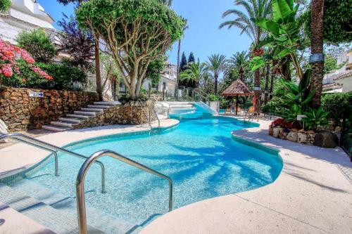 2047 Bright apartment in Golden Beach