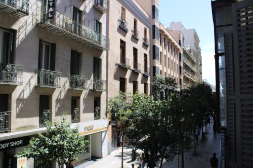 Newly Established Room in Gran Vía, Heart of Madrid