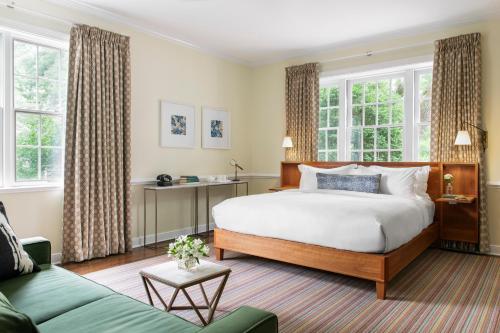 a bedroom with a bed and a couch at Oakhurst Inn at the University in Charlottesville