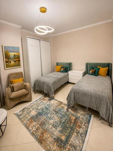 Llit o llits en una habitació de Deluxe Apartment