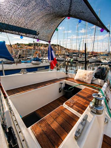 Nuit Insolite à bord d'un Voilier Sète Vieux Port