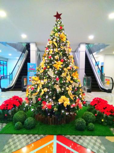 a christmas tree in the middle of a building at Shah Suites Vista Alam in Shah Alam