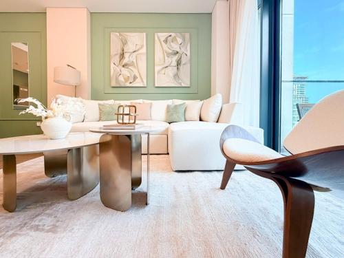Prestigious 2 Bedroom Balcony Apt Central Park - City Walk