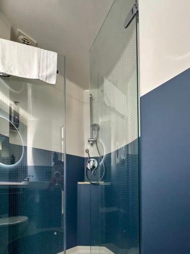 a shower with a glass door in a bathroom at ibis Bristol Temple Meads in Bristol