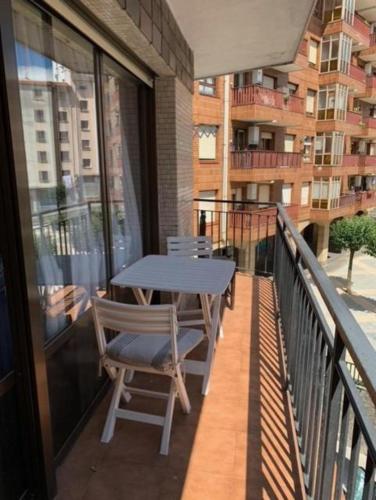 Foto Apart con posibilidad parking con 3 dormitorios y 2 baños para 5 personas 1