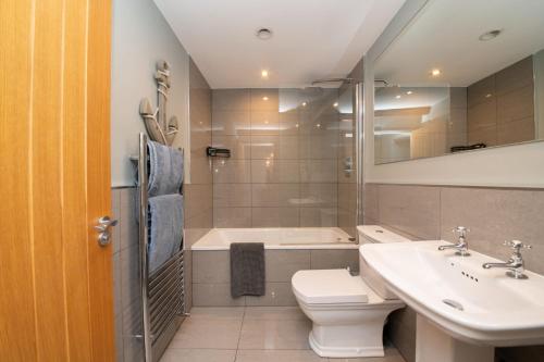 a bathroom with a sink and a toilet and a tub at The Lookout Holmfirth in Holmfirth