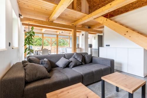 Evergreen Haven Apartment - Terrace & BBQ