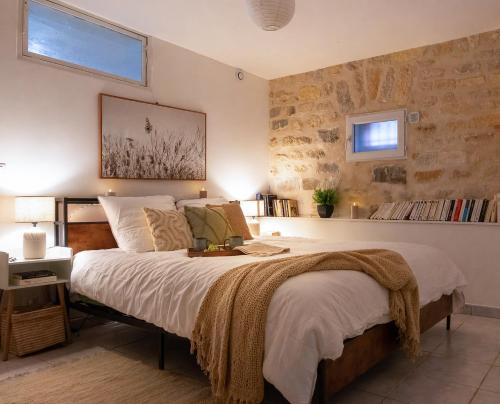 a bedroom with a large bed in a room at Le Michelet - Loft Cosy avec soirée cinéma Proche Vincennes in Montreuil