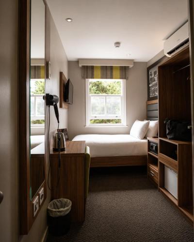 a hotel room with a bed and a window at London Court Hotel in London