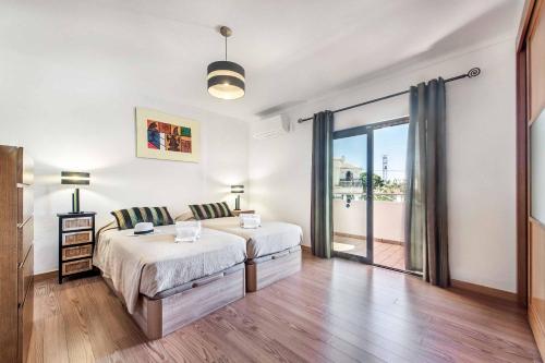 a bedroom with a bed and a sliding glass door at Villa Vivienda Jade in Galé