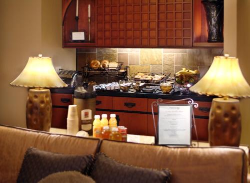 two lamps sitting on a counter in a kitchen at Larkspur Landing Extended Stay Suites Bellevue in Bellevue