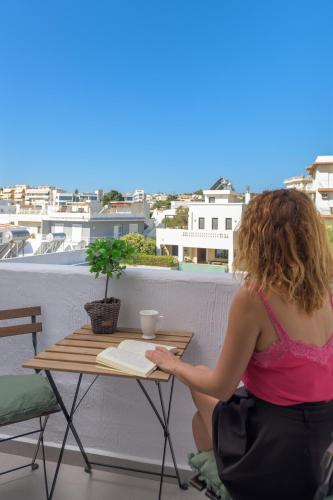 WHITE LINEN SUITE Two Balconies min Old Town Quiet