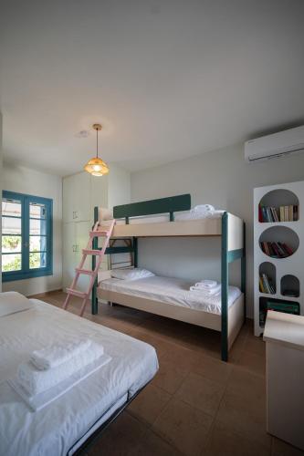a room with two bunk beds and a ladder at Xiro Retreat in Xiropigado