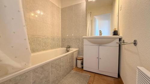 Bany a Cozy apartment