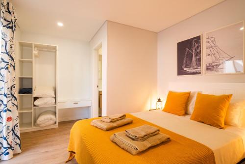 a bedroom with a bed with two towels on it at Casa Caravelas - Matias Village in Praia da Areia Branca
