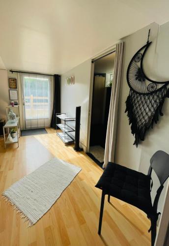 a living room with a chair and a table at L'Éco'Logis - Meublé de tourisme classé 3 étoiles in Montargis