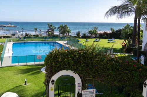 Beachfront Sea views apartment Puerto de Cabopino