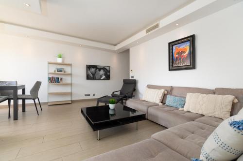 Beachfront Sea views apartment Puerto de Cabopino