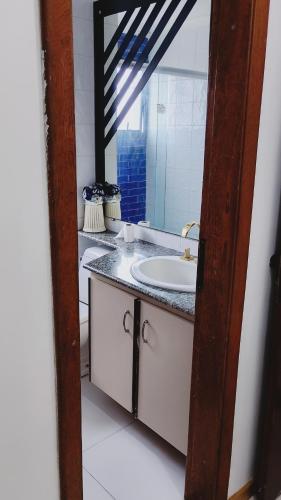 a bathroom with a sink and a mirror at Hotel Centro de Manaus próximo ao Teatro Amazonas in Manaus