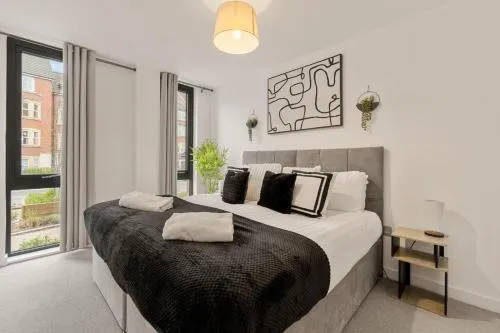 Stylish Modern 2Bed Apartment - Free Parking&Gym photo 1