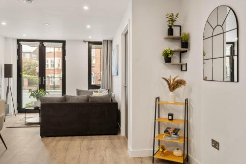 Stylish Modern 2Bed Apartment - Free Parking&Gym photo 13