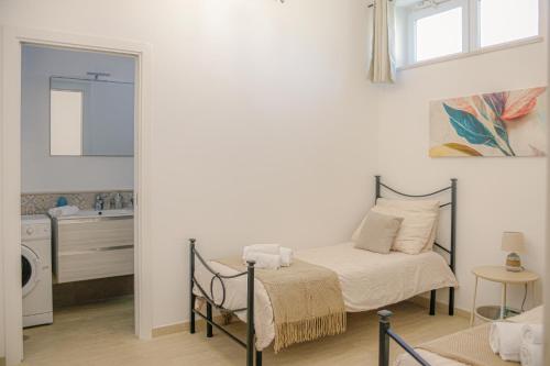a small bedroom with a bed and a bathroom at La Primavera in Anacapri