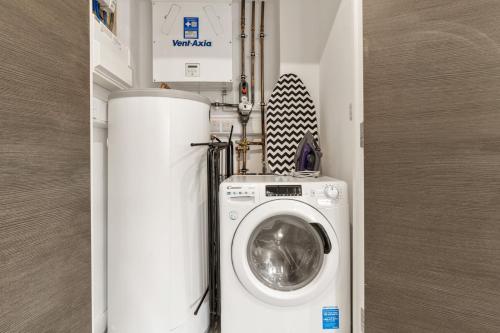 Stylish Modern 2Bed Apartment - Free Parking&Gym photo 21