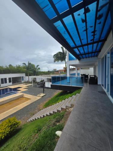 an exterior view of a house with a blue ceiling at Finca Villa Sonada in Darién