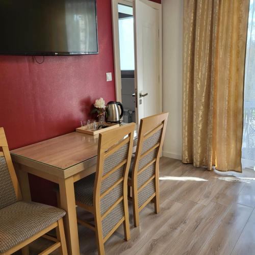 a dining room with a wooden table and chairs at Jaworina- Apartamenty, Domki i Pokoje in Solina