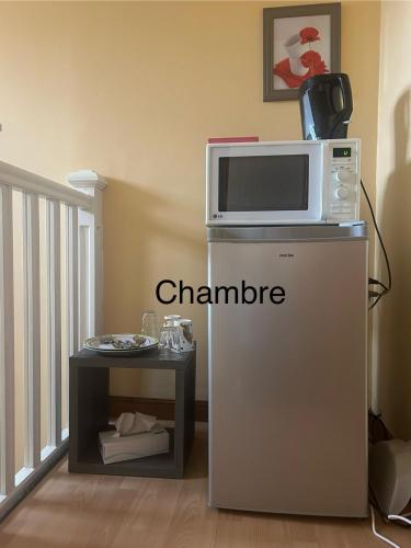 Chambre ou Studio dans Maison avec piscine
