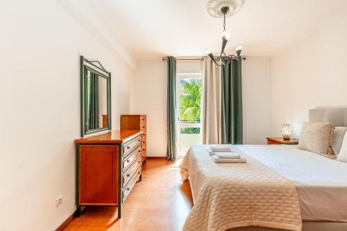 Onyx Scape Beach Apartment near Funchal & Airport