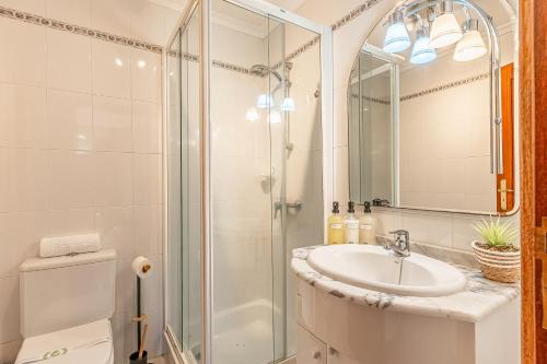 Onyx Scape Beach Apartment near Funchal & Airport