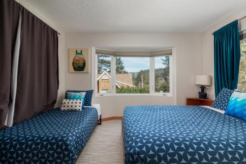 a bedroom with two beds and a window at Neskowin Lookout in Neskowin