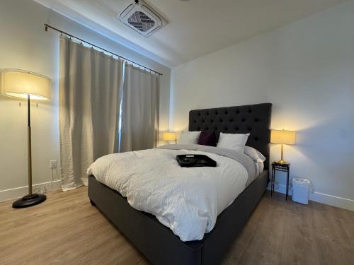 a bedroom with a large bed with a large window at New Casita by Zion National Park and Saint George in Hurricane