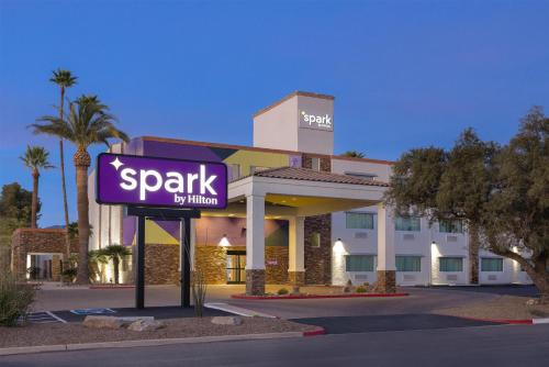 a parking sign in front of a hotel at Spark by Hilton Tucson Reid Park in Tucson