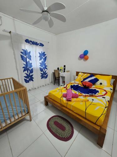a bedroom with a bed and a ceiling fan at villa Moissuli par chambre in Mtsamboro