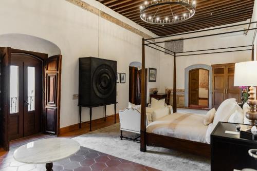 Postel nebo postele na pokoji v ubytování Barbara Boutique Hotel