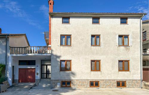 Awesome Apartment In Fazana With Wifi