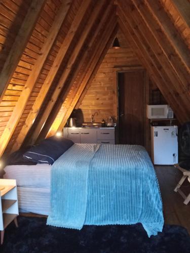a bedroom with a large bed in a attic at Pousada Vale das Pedras 02 in Pedras Grandes