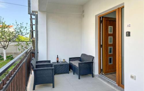 2 Bedroom Amazing Apartment In Fazana