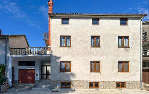 2 Bedroom Amazing Apartment In Fazana