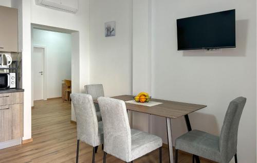 2 Bedroom Amazing Apartment In Fazana