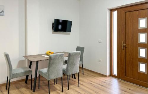 2 Bedroom Amazing Apartment In Fazana