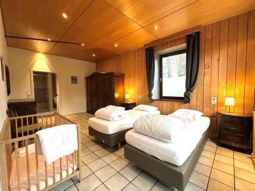 a bedroom with two beds and a window in it at Le GitAnne in Sourbrodt