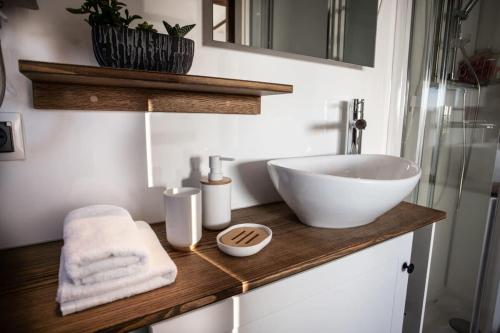 a bathroom with a sink and a counter with towels at Dolce Casa 2 by Tiny Away in Rigutino