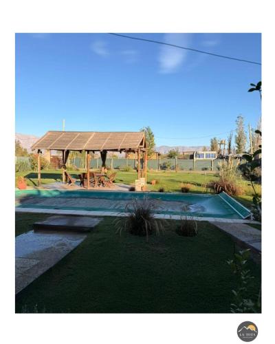 a swimming pool with a gazebo in a yard at La tota casa de campo in Pocito