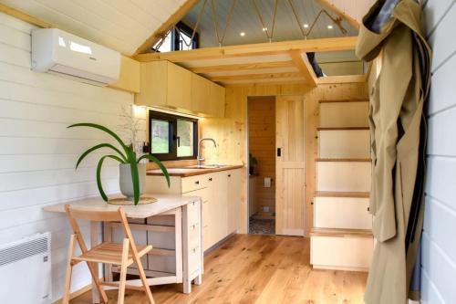 a tiny house with a desk and a sink in a kitchen at Bostebacken Gard Tiny House by Tiny Away in Eckerud